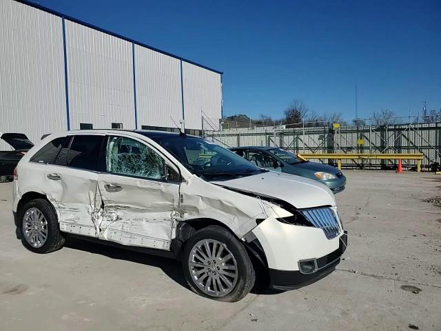 2013 Lincoln MKX - Image 15