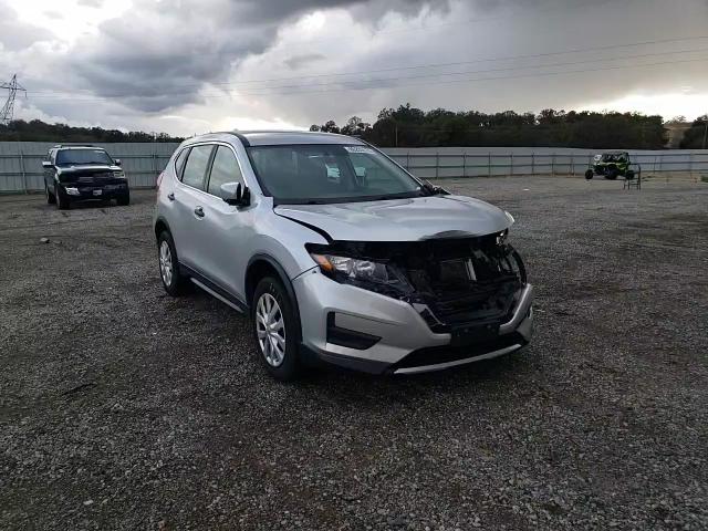 2017 Nissan Rogue - Image 11