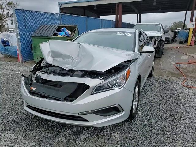 2017 Hyundai Sonata - Image 14