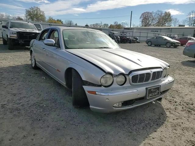 2004 Jaguar XJ - Image 10