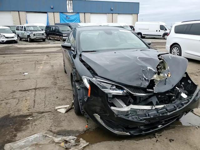 2015 Chrysler 200 - Image 11
