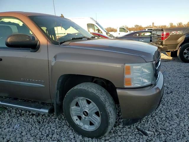 2011 Chevrolet Silverado - Image 10