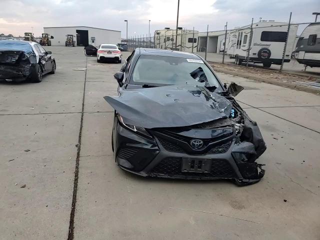 2018 Toyota Camry - Image 11