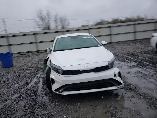 2023 Kia Forte - Image 11