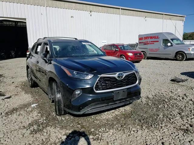 2022 Toyota Highlander - Image 14