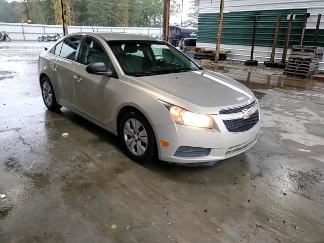2012 Chevrolet Cruze - Image 11