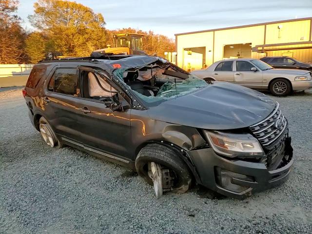 2016 Ford Explorer - Image 11