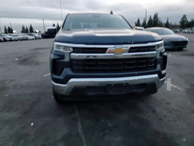 2022 Chevrolet Silverado - Image 11