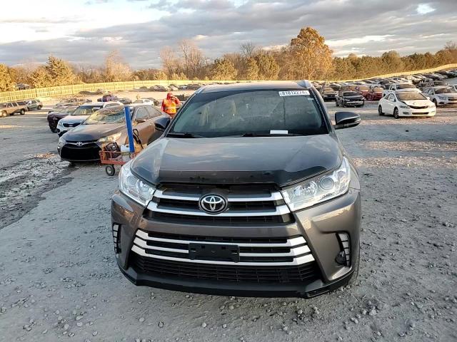 2019 Toyota Highlander - Image 12