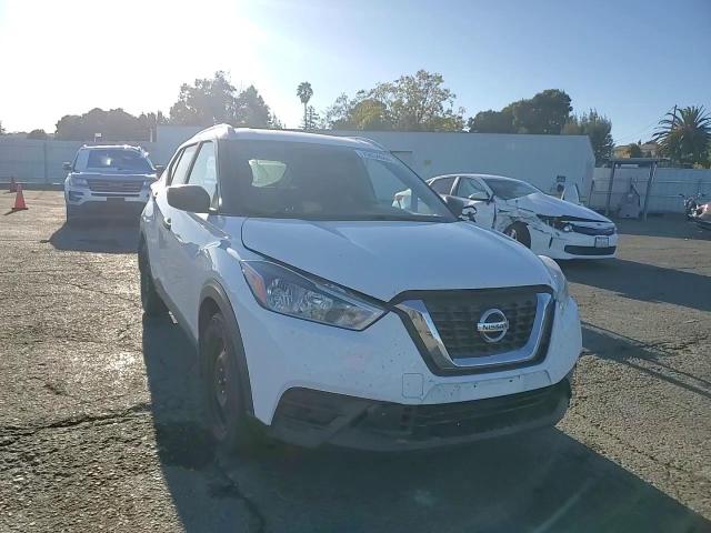 2018 Nissan Kicks S VIN: 3N1CP5CU1JL529338 Lot: 79634094