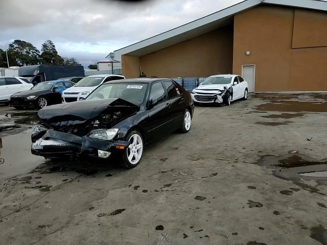 2001 Lexus IS - Image 11