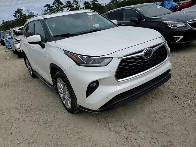 2020 Toyota Highlander - Image 12
