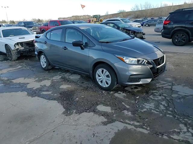 2021 Nissan Versa - Image 13