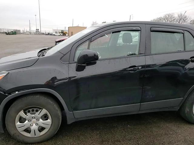 2018 Chevrolet Trax Ls VIN: 3GNCJKSB8JL208658 Lot: 81325004