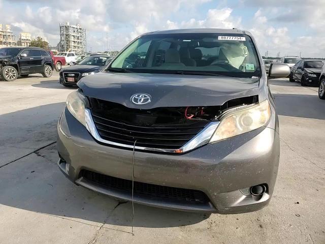 2013 Toyota Sienna - Image 11