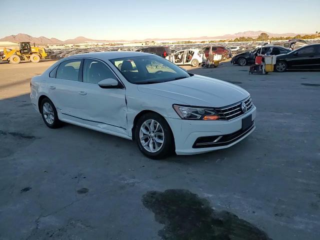 2016 Volkswagen Passat - Image 13
