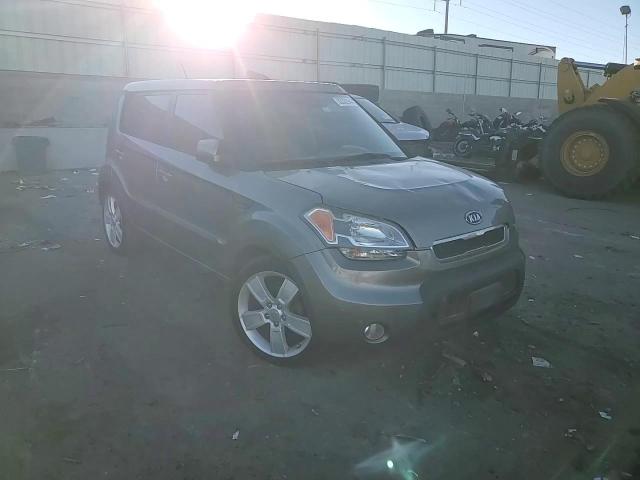 2011 Kia Soul + VIN: KNDJT2A24B7275775 Lot: 82332944