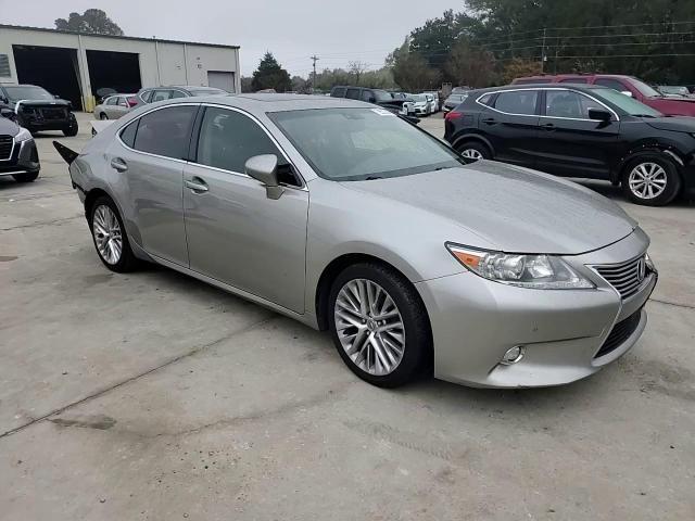 2015 Lexus ES - Image 11