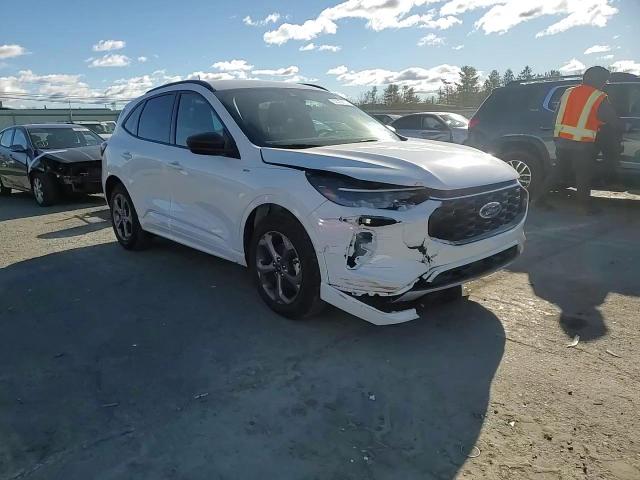 2023 Ford Escape - Image 11