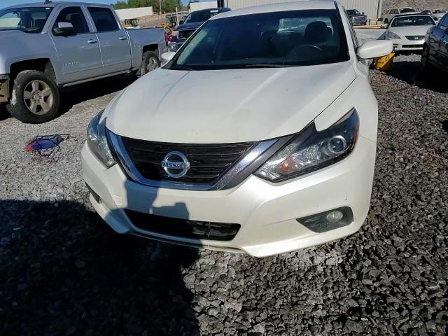 2016 Nissan Altima - Image 13