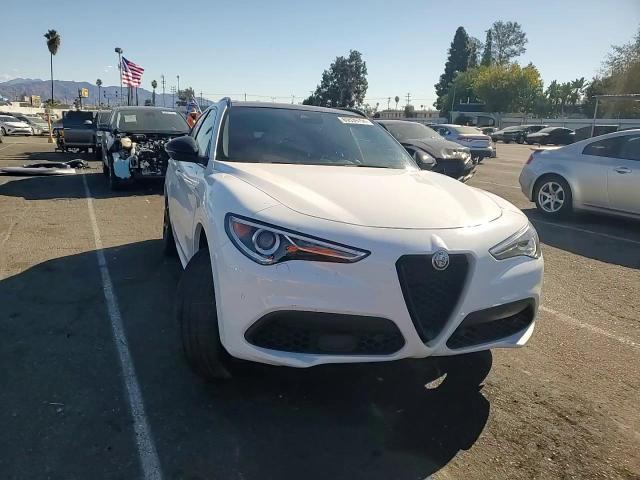 2022 Alfa Romeo Stelvio - Image 11