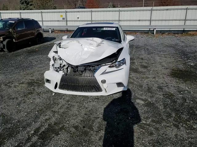 2016 Lexus IS - Image 10