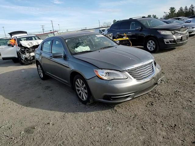 2012 Chrysler 200 - Image 11