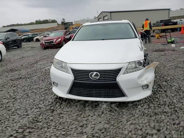 2015 Lexus ES - Image 13