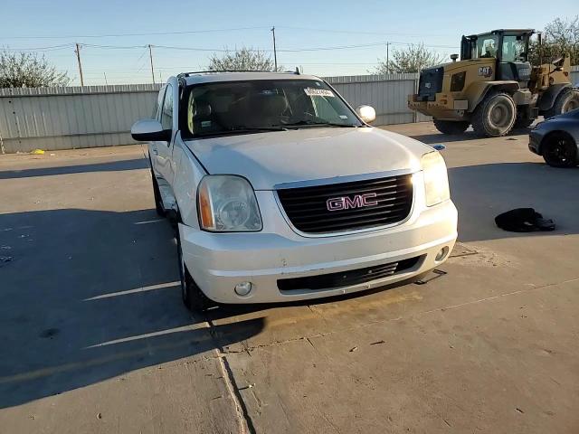 2011 GMC Yukon - Image 10