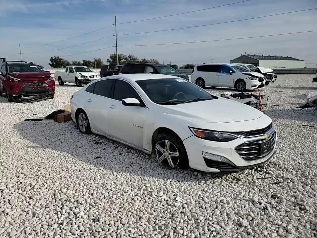 2022 Chevrolet Malibu - Image 11