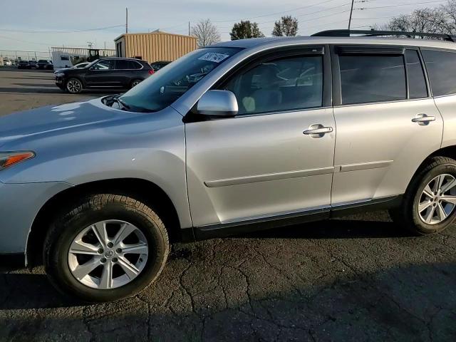 2011 Toyota Highlander Base VIN: 5TDBK3EH8BS051698 Lot: 79871424