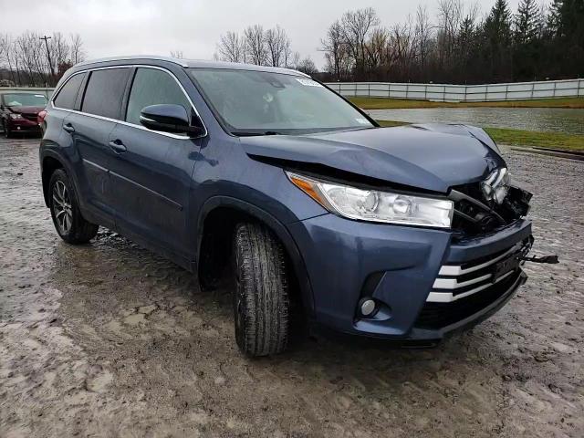2019 Toyota Highlander - Image 11
