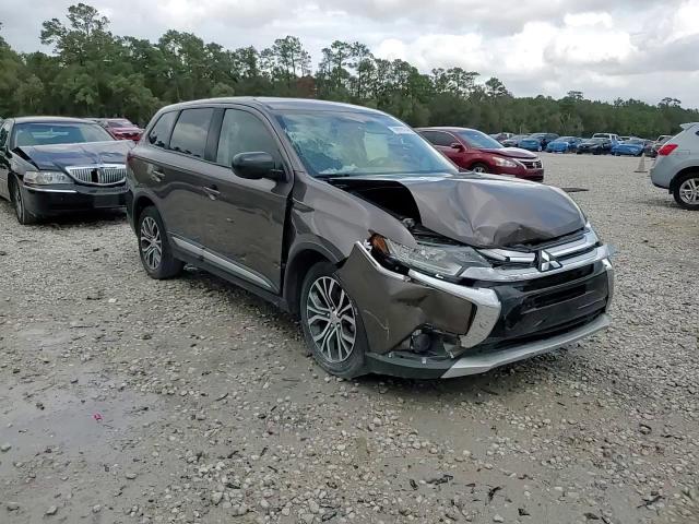 2017 Mitsubishi Outlander - Image 14