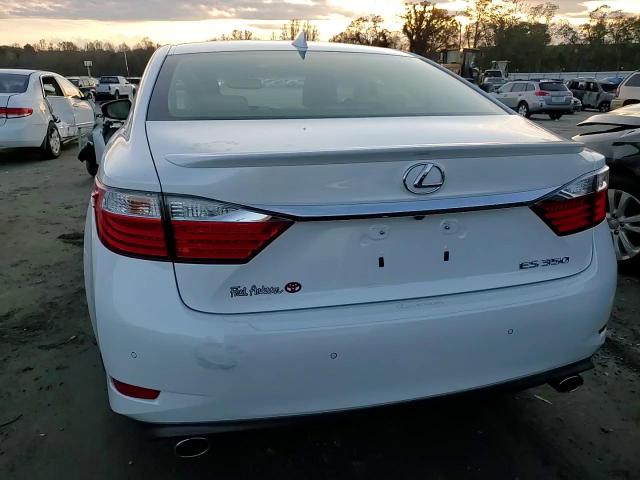 2015 Lexus ES - Image 11