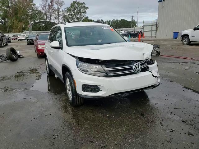 2017 Volkswagen Tiguan - Image 14