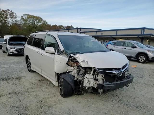 2018 Toyota Sienna - Image 12