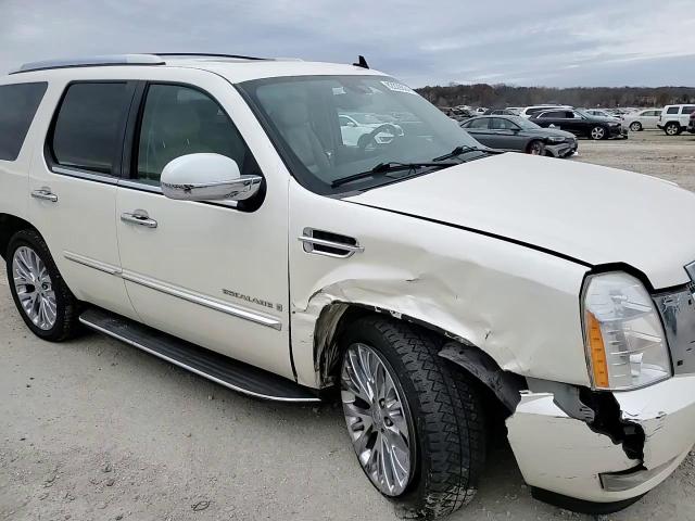 2009 Cadillac Escalade Luxury VIN: 1GYFK23209R236017 Lot: 82229824