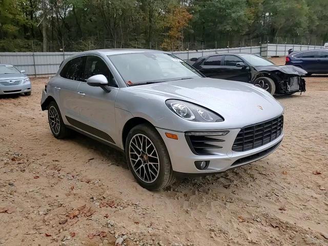 2017 Porsche Macan - Image 12