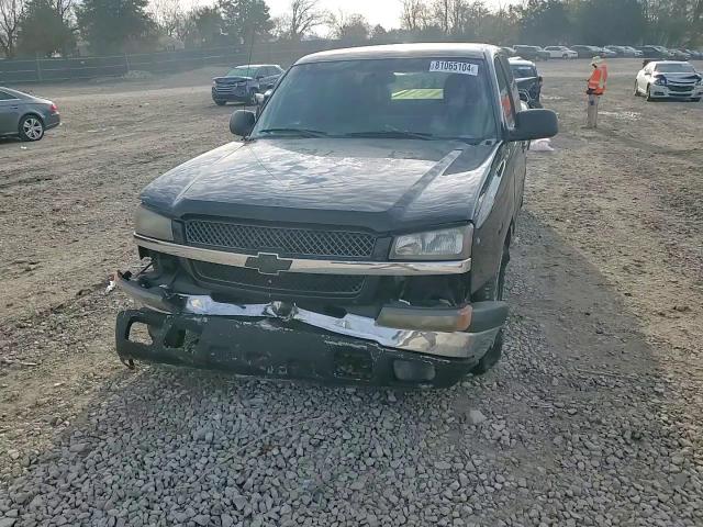 2004 Chevrolet Silverado - Image 11