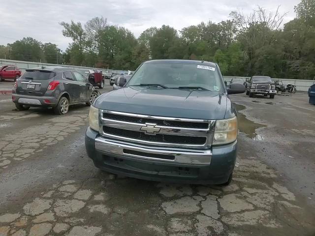 2011 Chevrolet Silverado - Image 11