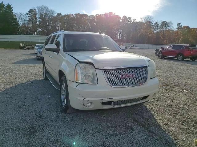 2011 GMC Yukon - Image 12