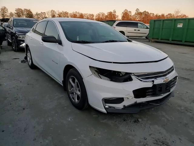 2017 Chevrolet Malibu - Image 10
