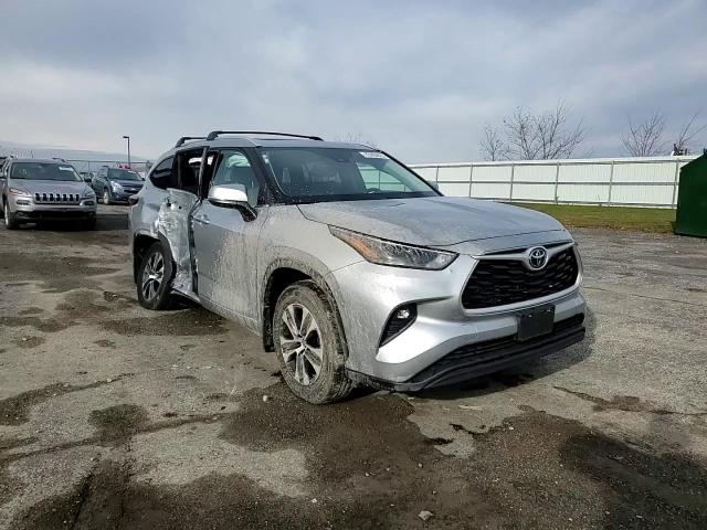 2022 Toyota Highlander Xle VIN: 5TDGZRBH3NS596494 Lot: 93393635
