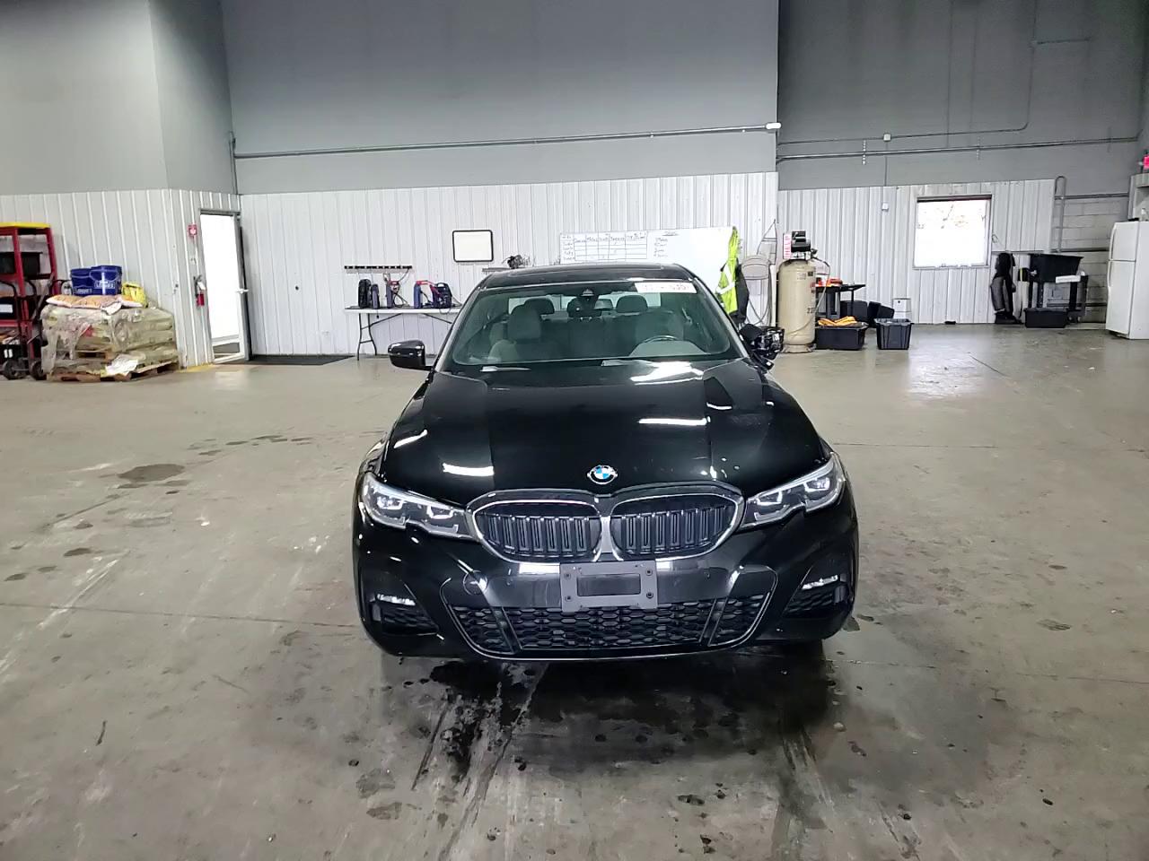 Фото: 3MW5R7J03L8B44829