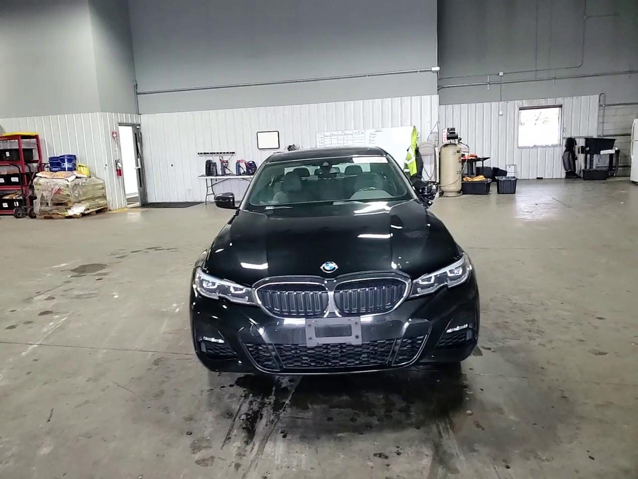 Фото: 3MW5R7J03L8B44829