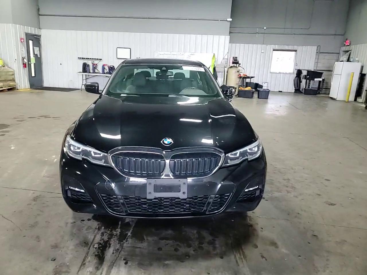 Фото: 3MW5R7J03L8B44829