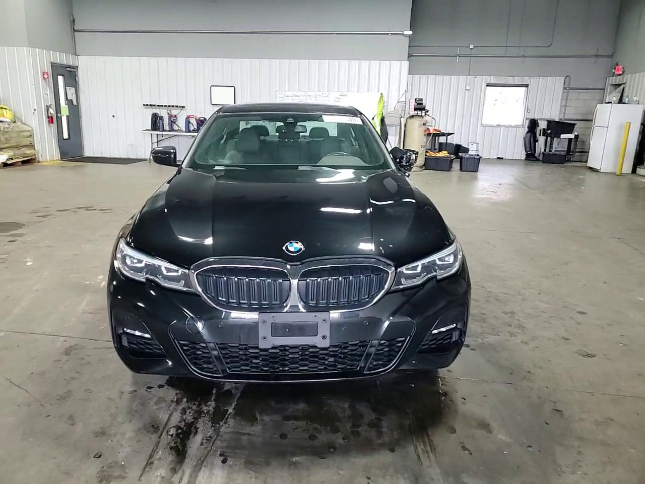 Фото: 3MW5R7J03L8B44829