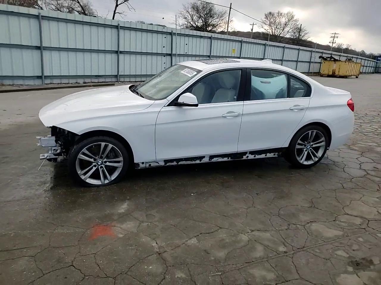 Фото: WBA8B7G53HNU37140