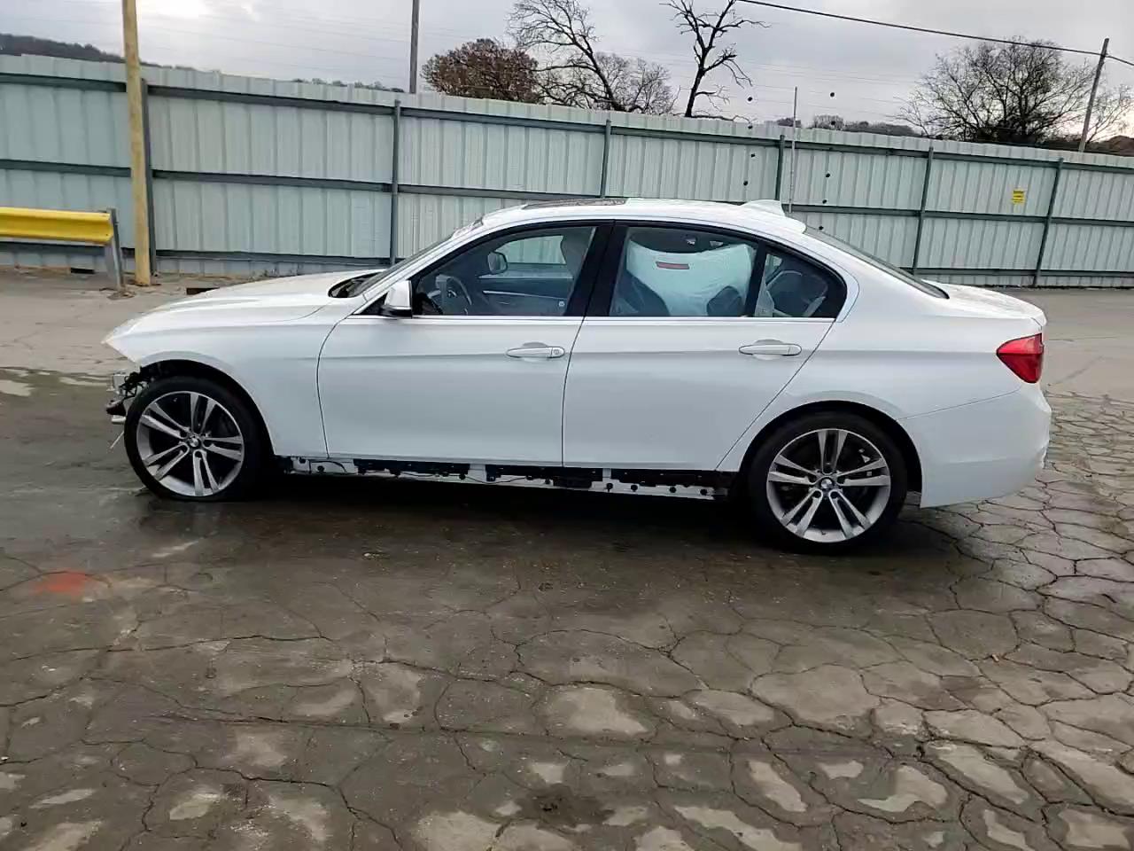 Фото: WBA8B7G53HNU37140