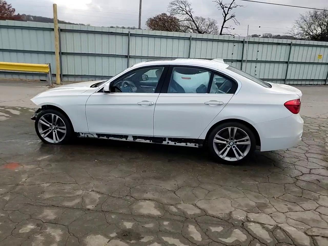 Фото: WBA8B7G53HNU37140